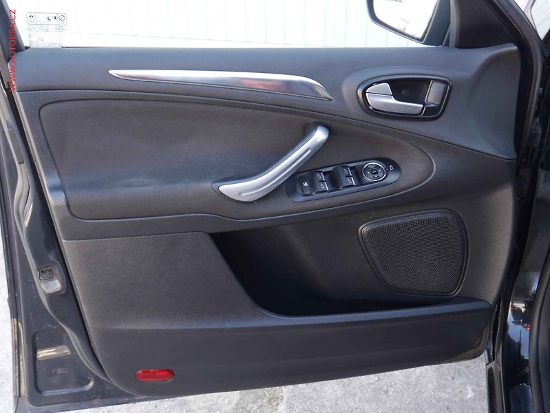 Ford S-MAX (2008) 2.0TDCi, AC, park.čidla - fotka 15 z 16