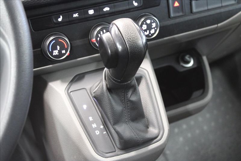 Volkswagen Transporter 2,0 TDI 110KW DSG 5 míst T6.1 - fotka 25 z 35