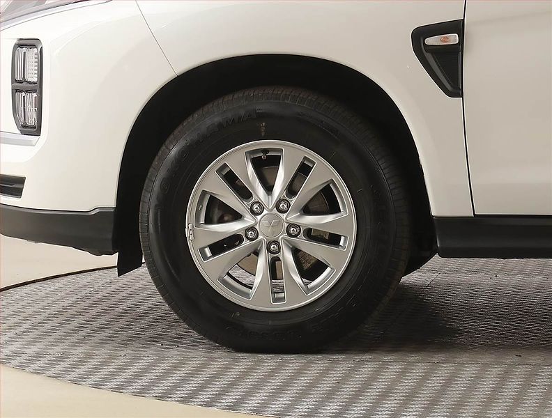 Mitsubishi ASX (2020) Invite 2.0 MIVEC, ČR,1.maj - fotka 14 z 18