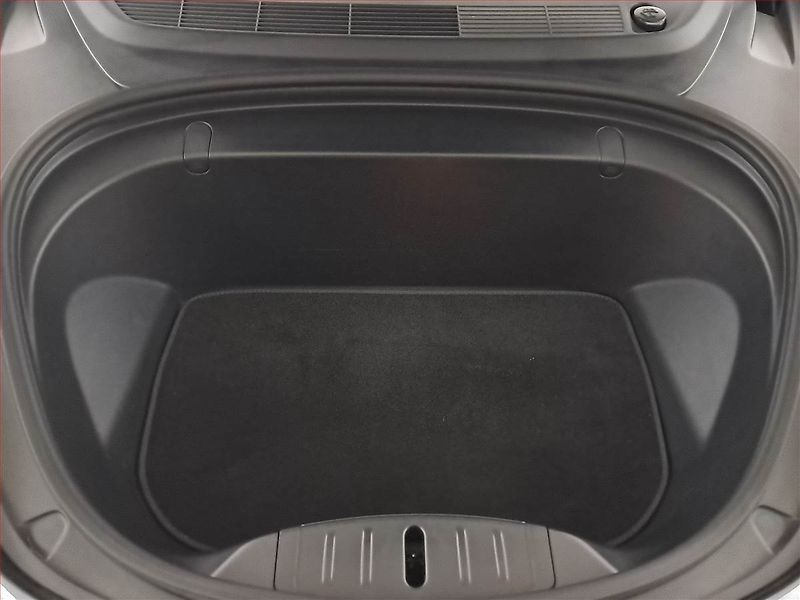 Tesla Model 3 (2019) Long Range 4WD 78kWh, SoH 83% - fotka 25 z 28