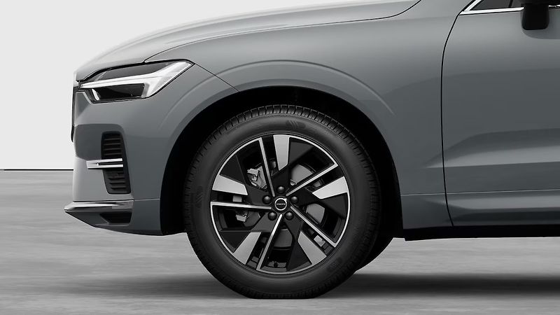 Volvo XC60 (2026) PLUS BRIGHT, B5 AWD, 184+10 kW - fotka 6 z 13