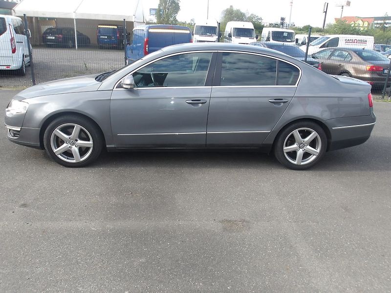 Volkswagen Passat 2,0FSi - fotka 13 z 42