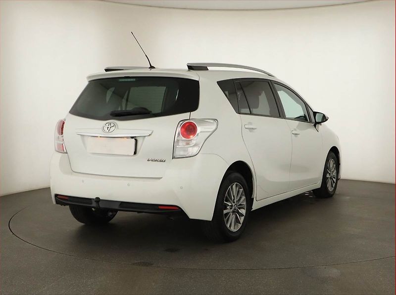 Toyota Verso (2017) 1.6 D-4D, 7 míst, Navi, Xenony - fotka 5 z 16
