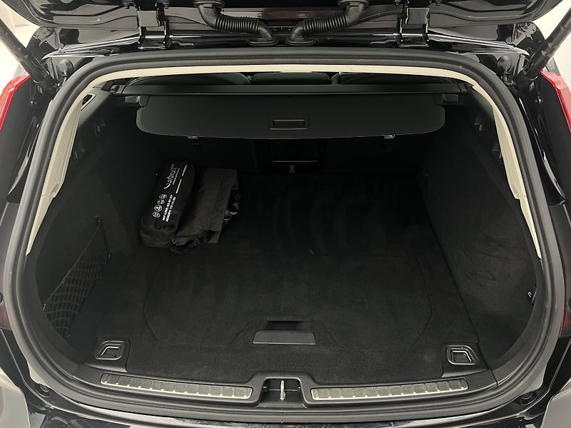 Volvo V60 B4 PLUS DARK AUT 1.maj. - fotka 5 z 45