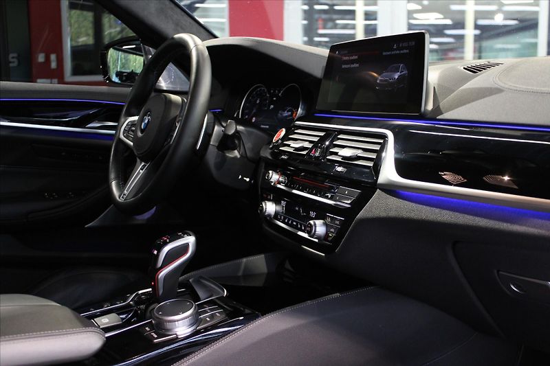BMW M5 Competition 460kw CZ/adLED/B&W - fotka 26 z 32