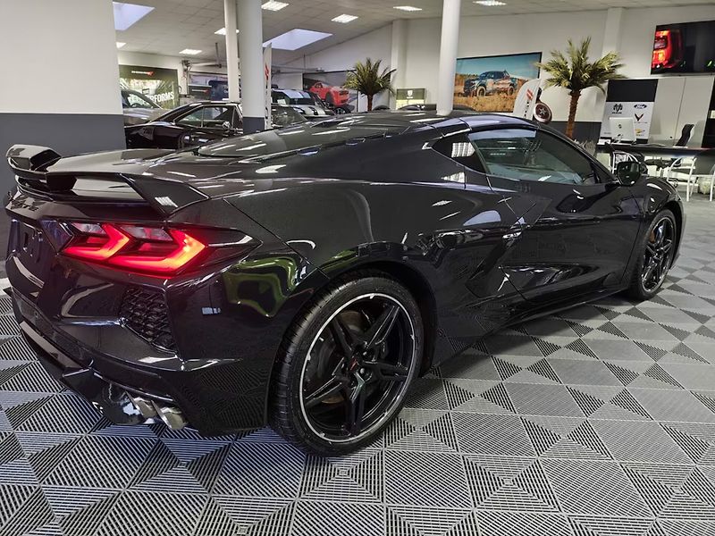 Chevrolet Corvette (2025) 3LT Coupé Lift Nappa Carbon - fotka 3 z 30