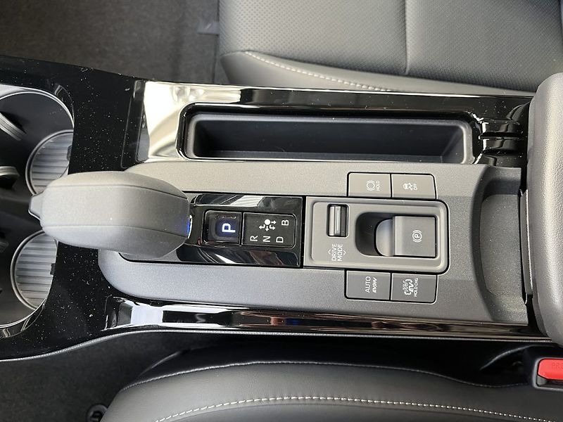 Toyota Prius 2.0L PHEV Executive - fotka 25 z 31