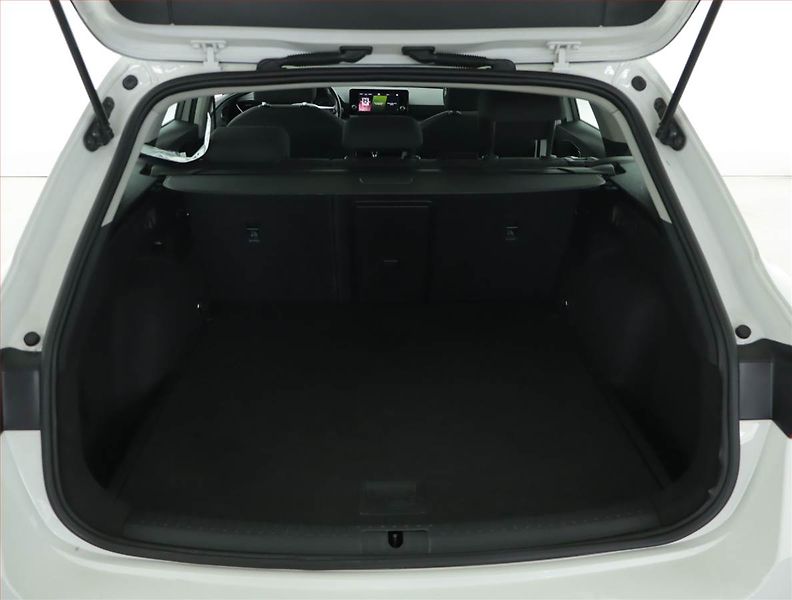 Seat Leon (2022) Style 1.5 TSI, Serv.kniha - fotka 13 z 15