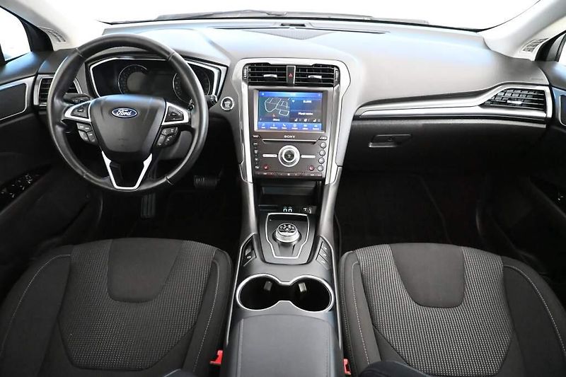 Ford Mondeo (2021) 2.0 140 KW LED SONY Titanium T - fotka 12 z 39