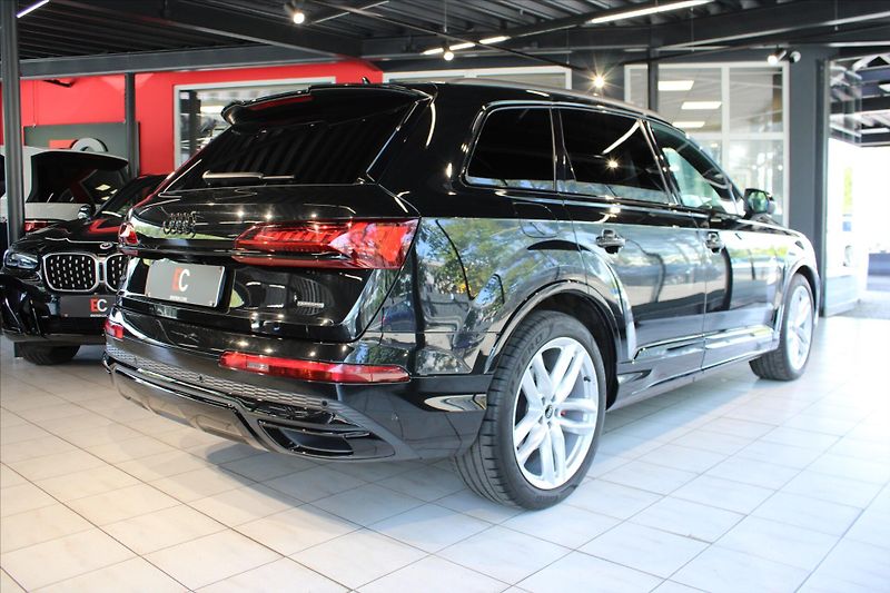 Audi Q7 50 TDi quattro Competition Plu - fotka 6 z 39