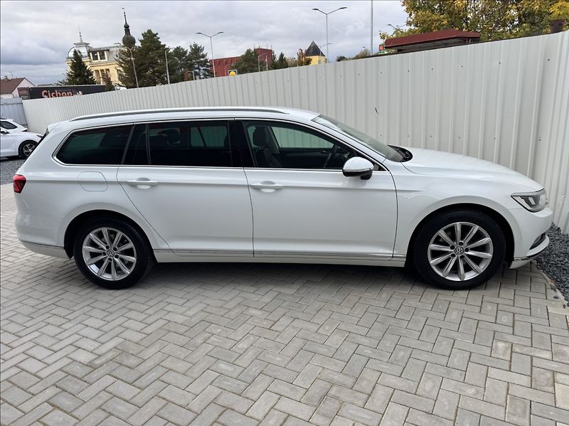 Volkswagen Passat 2,0 TDI HIGHLINE DPH 1.maj ČR - fotka 14 z 50