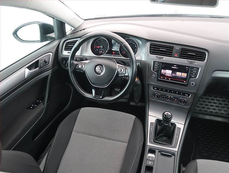 Volkswagen Golf (2016) 1.6 TDI, Xenony, Tempomat - fotka 7 z 14