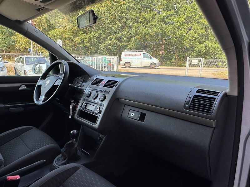 Volkswagen Touran (2008) 1.9 TDi, DUAL KLIMA, TAŽNÉ - fotka 16 z 33