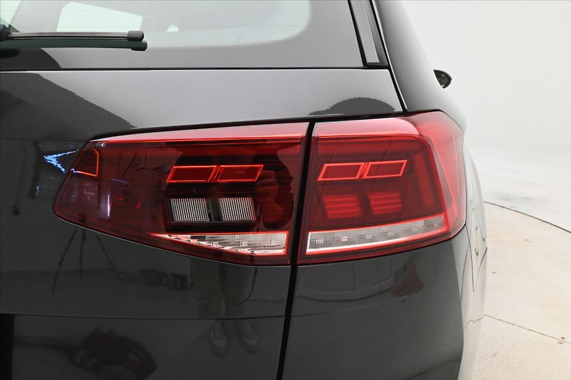 Volkswagen Passat 2,0 TDI 110kW DSG Business Zár - fotka 31 z 32