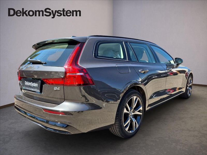 Volvo V60 2,0 B4 Plus Dark benzin - fotka 3 z 17