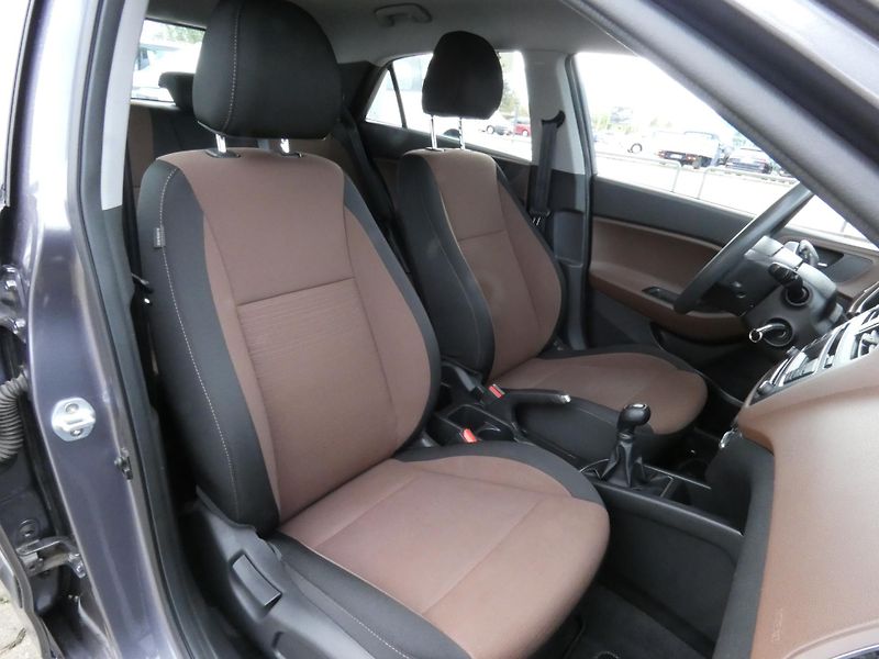 Hyundai i20 1,2 /55kW - fotka 22 z 30