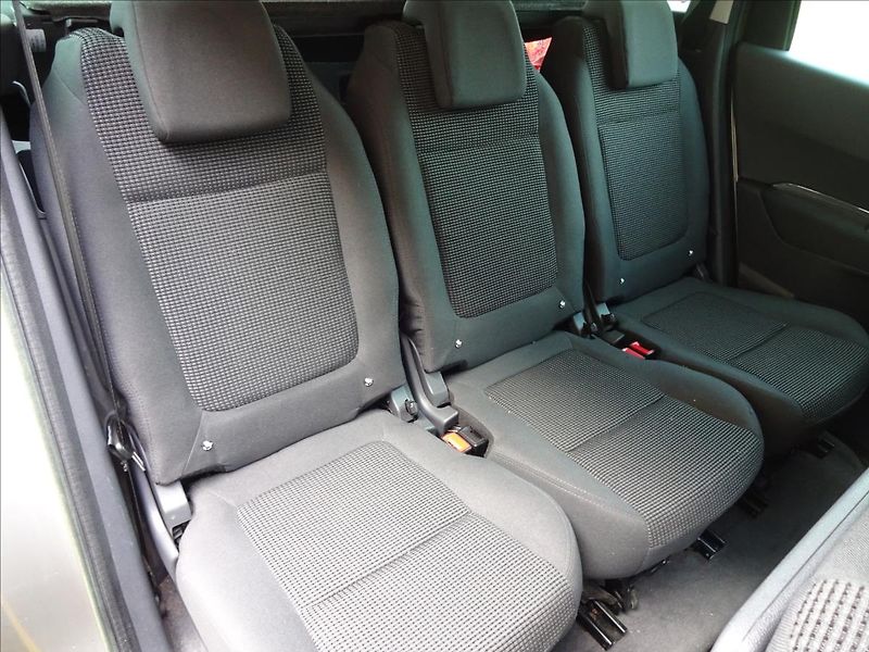 Peugeot 5008 1.6THP 115 kW - fotka 25 z 44