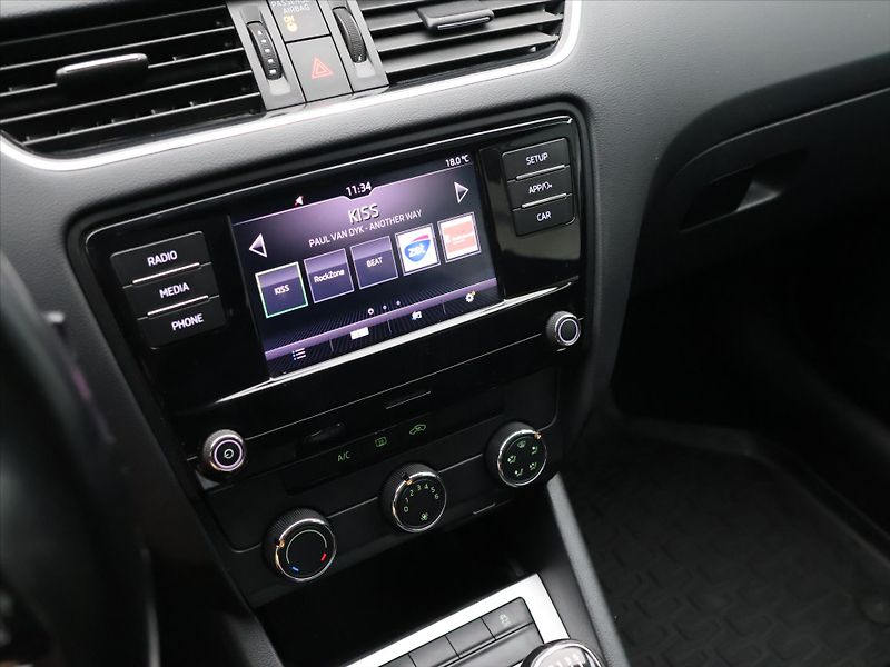 Škoda Octavia 1,6 TDI 85kW Ambition 4x4 CZ - fotka 17 z 28