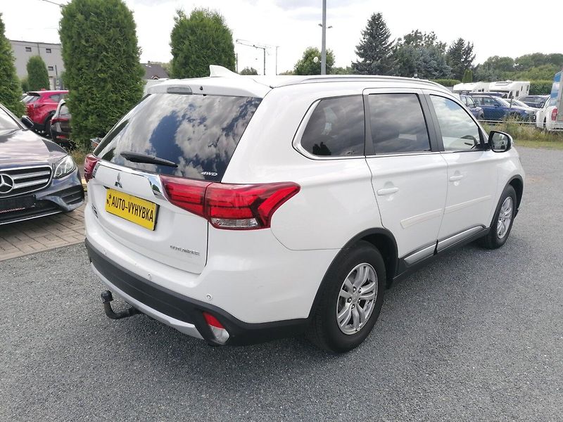 Mitsubishi Outlander (2017) 2.2DI-D 4WD 132kW ČR - fotka 4 z 19