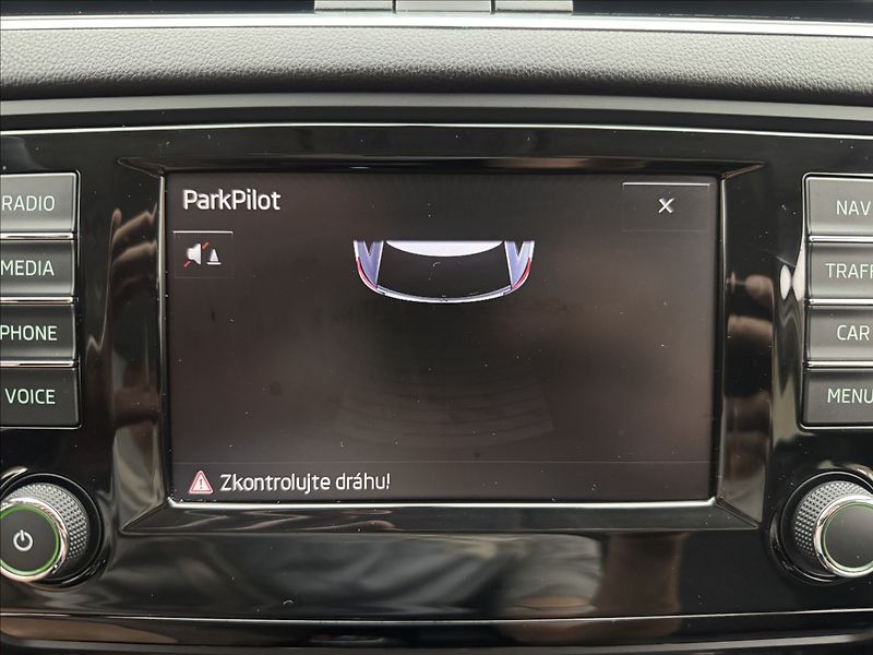 Škoda Octavia 1,6 TDi 6ST. MAN. NAVI SENZORY - fotka 20 z 33