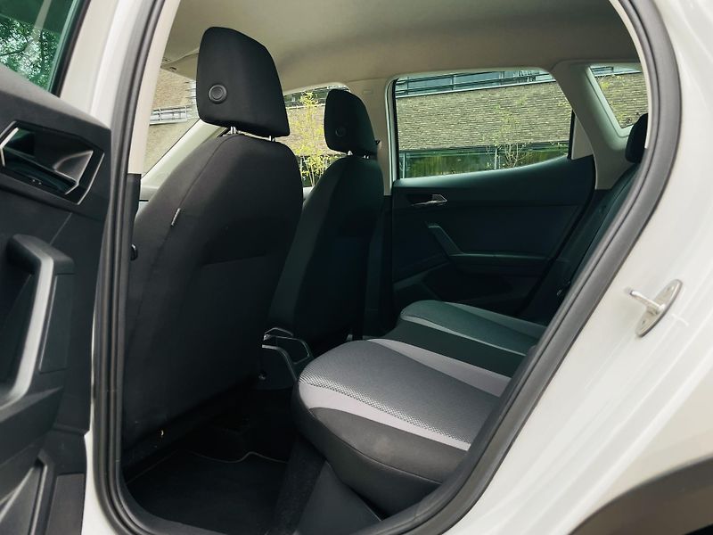 Seat Arona 1.0TSI 85KW 1.MAJITEL SENZORY  - fotka 30 z 43