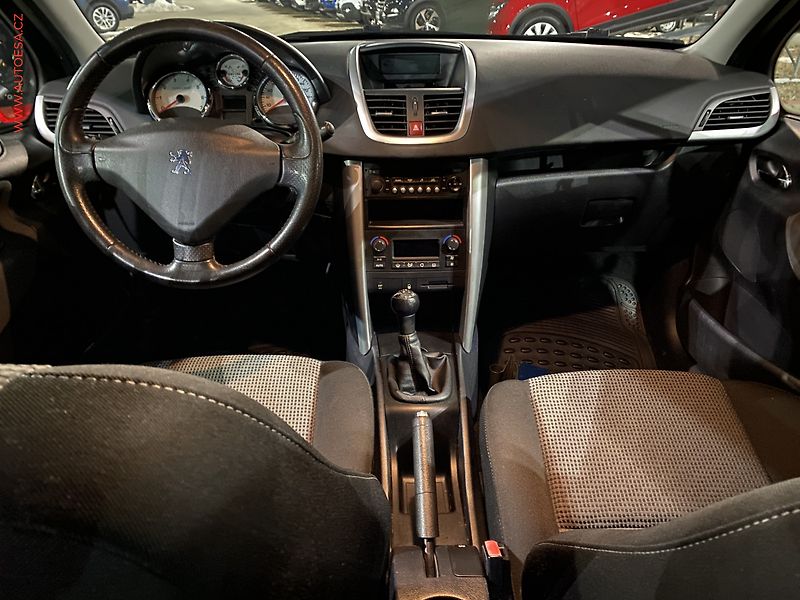 Peugeot 207 (2010) 1.6 i, Panorama - fotka 8 z 15