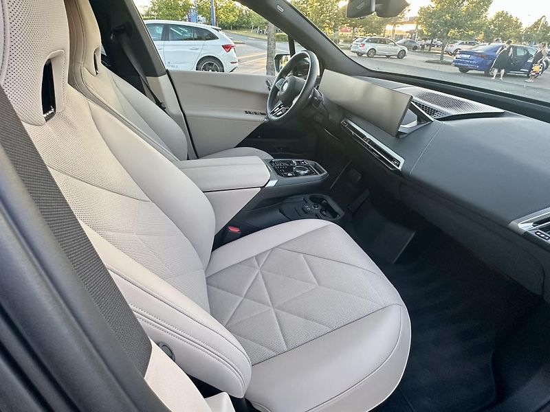 BMW iX (2024) BMW IX50 M SPORT - fotka 6 z 13
