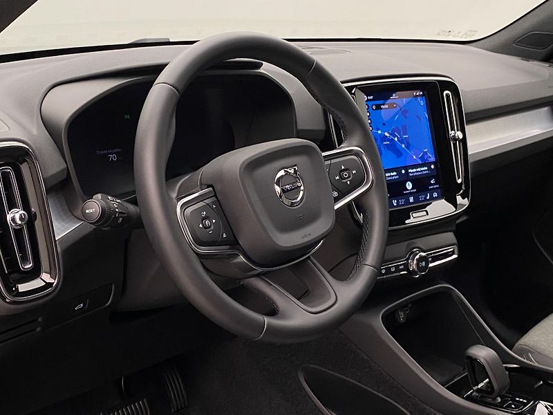 Volvo XC40 B3 DARK PLUS AUT CZ - fotka 19 z 56