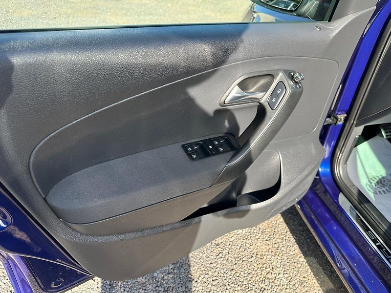 Volkswagen Polo (2012) 1,4 16v Style - fotka 8 z 28