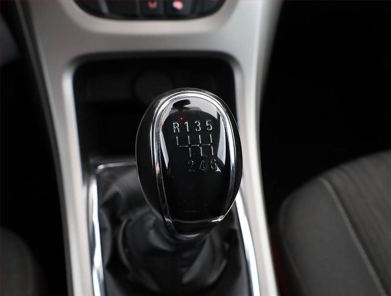 Opel Astra (2012) 1.7 CDTI, Serv.kniha, nová STK - fotka 11 z 15