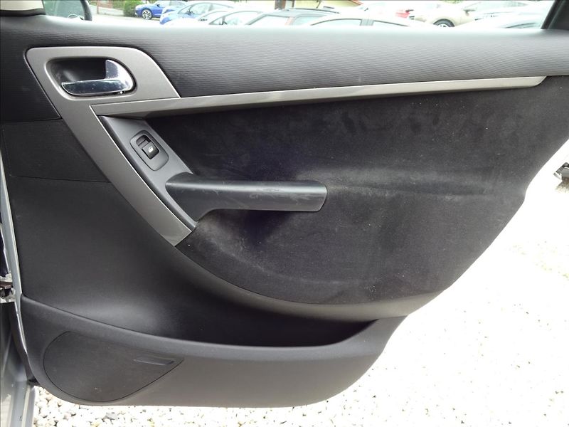 Citroën C4 Picasso 1,6HDI 80kW - fotka 26 z 44