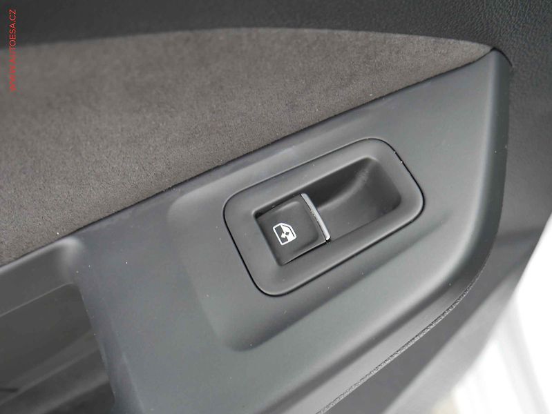 Volkswagen Golf (2022) 1.5 TSi, 1.maj,ČR, Stylem - fotka 12 z 24