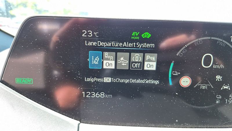 Toyota Prius 2.0PHEV Prestige Skyview - fotka 18 z 30