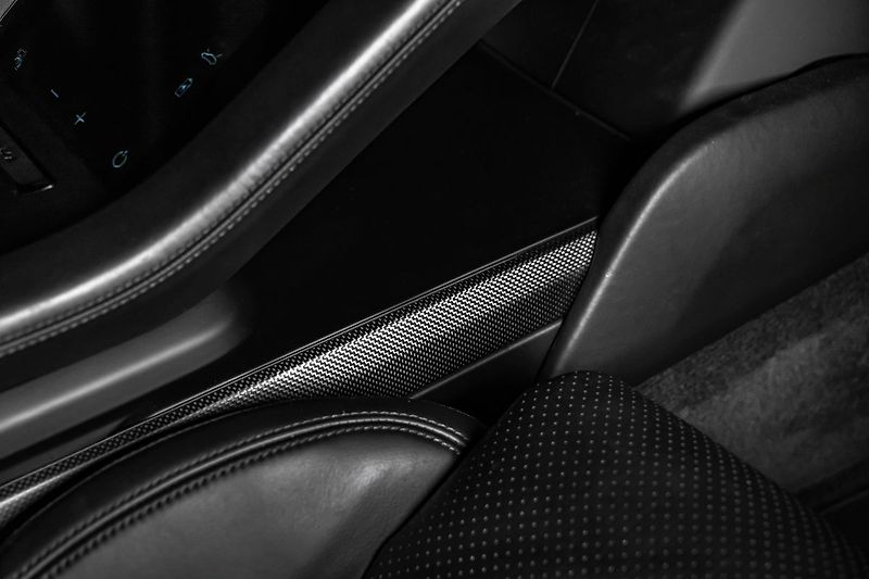 Porsche Taycan Turbo S Keramiky Pano 360 - fotka 25 z 28