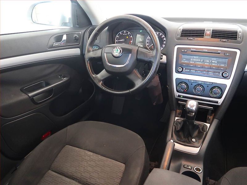 Škoda Octavia (2009) Ambiente 1.6, Tempomat - fotka 7 z 13