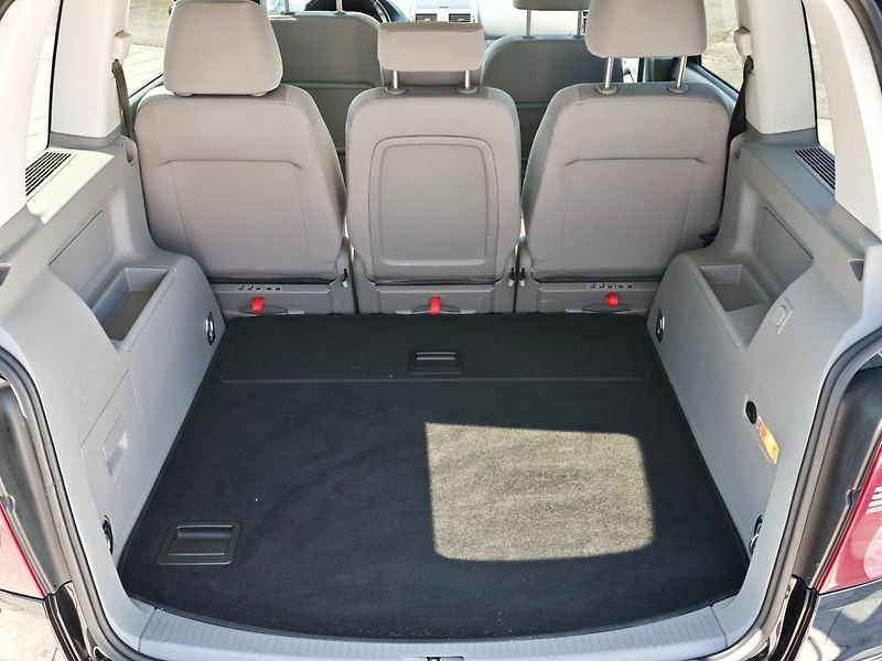 Volkswagen Touran (2009) Comfort 1,9 TDI 77 Kw - fotka 8 z 33