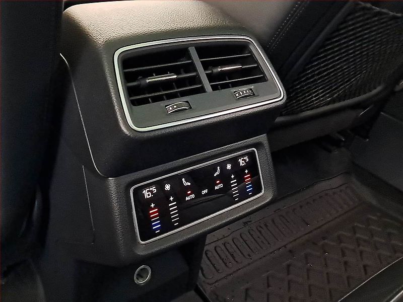 Audi e-tron (2021) S-Line 50 quattro - fotka 19 z 26
