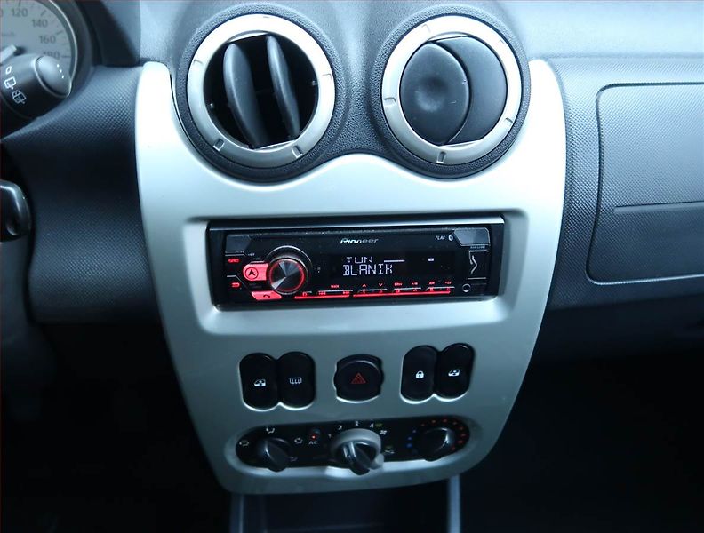 Dacia Sandero (2012) 1.2 16V, po STK, jezdí výborně - fotka 12 z 13
