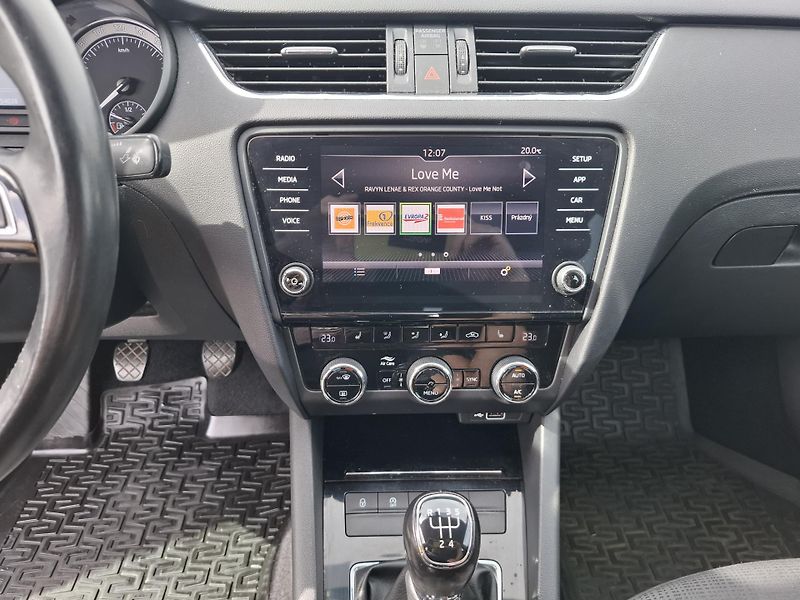 Škoda Octavia (2018) 1.6TDi 85kW,aut.klima,vyhř.sed - fotka 12 z 17