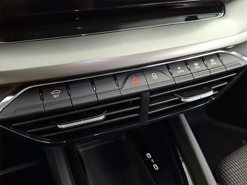 Škoda Octavia (2023) Ambition 2.0 TDI, ČR,1.maj - fotka 15 z 18