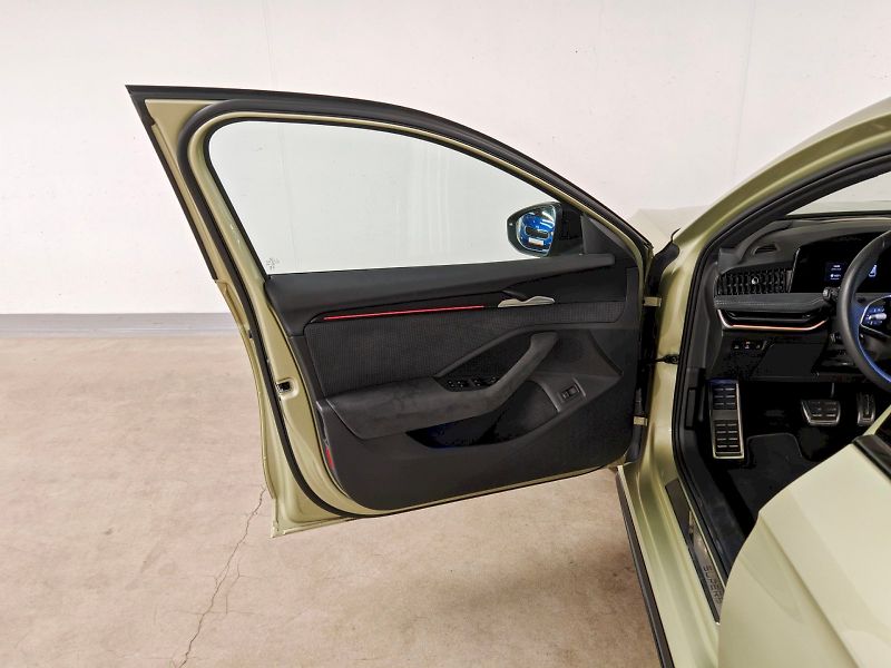 Škoda Superb (2025) Combi 2.0 TDI 110 kW DSG Sport - fotka 22 z 33