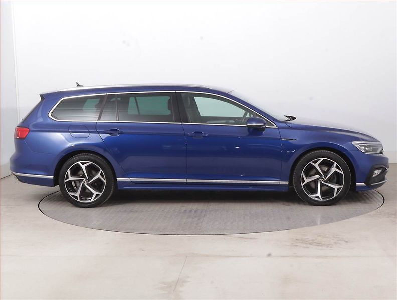 Volkswagen Passat (2022) 2.0 TDI - fotka 6 z 16
