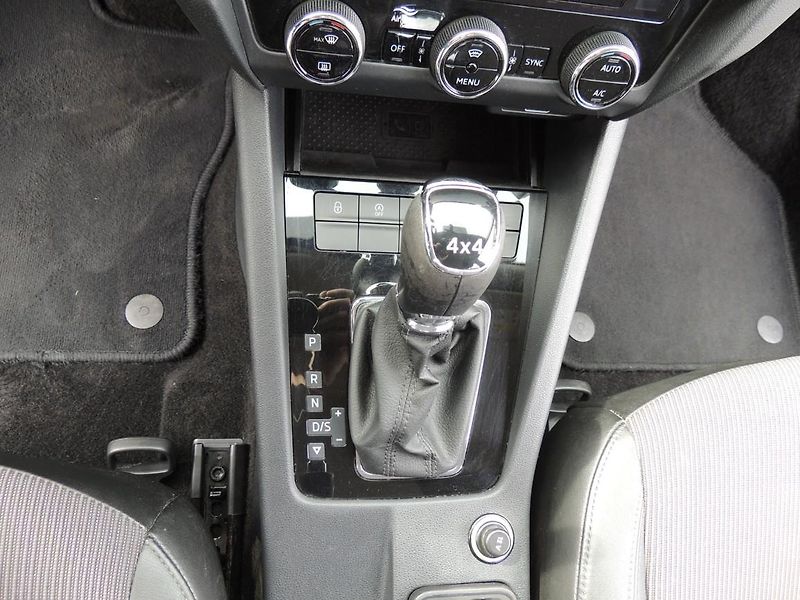 Škoda Octavia (2019) 2.0TSI,140kw,DSG,4x4,TZ,Style - fotka 23 z 49