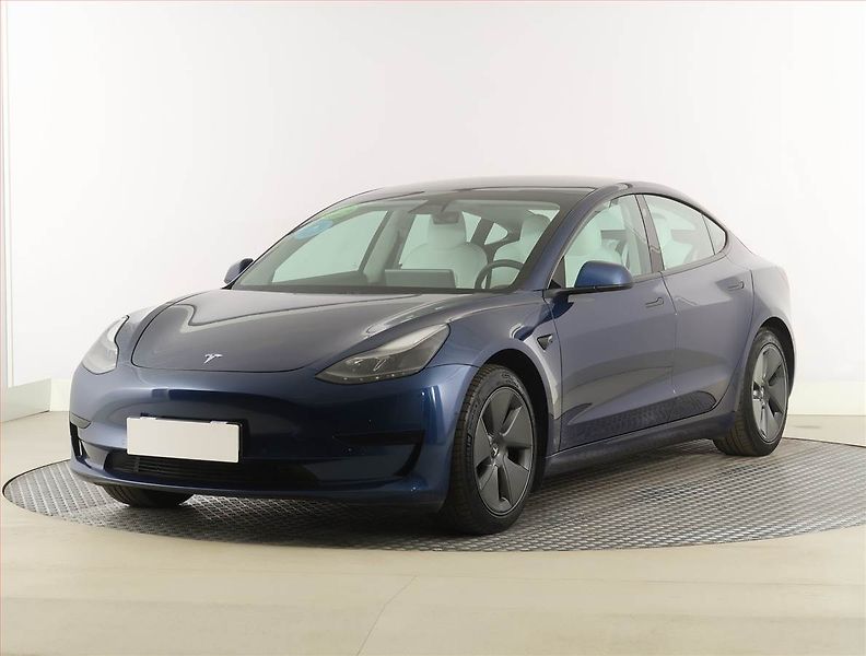 Tesla Model 3 (2021) Std Range Plus 55kWh, SoH 85% - fotka 2 z 32