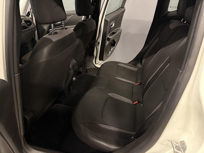 Jeep Renegade (2022) T4 PHEV,4X4, DOJEZD 50KM - fotka 19 z 33