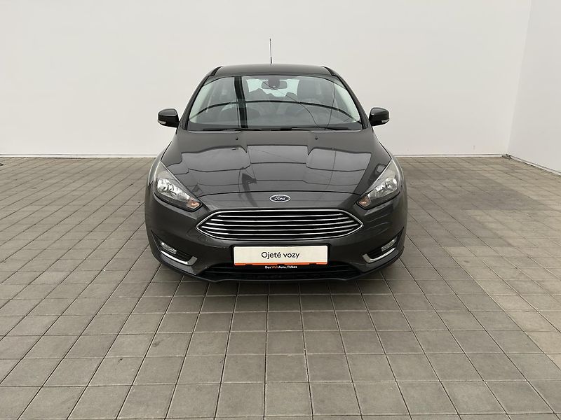 Ford Focus 1.5   Titanium - fotka 4 z 24