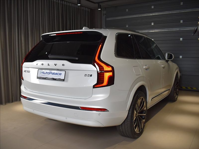 Volvo XC90 (2026) 2,0 B5  Ultra Bright - fotka 4 z 46
