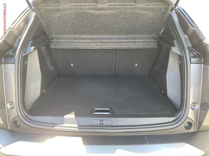 Peugeot 2008 (2022) 1.2 PT, Road Trip, AT, kamera - fotka 7 z 19