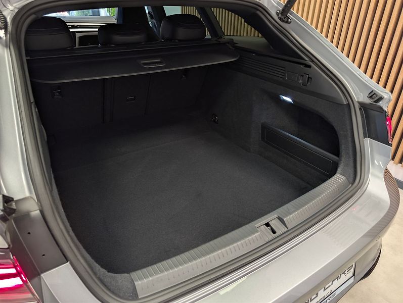 Volkswagen Arteon Shooting Brake 2.0 TSI R 235KW Shooting Brake - fotka 29 z 34