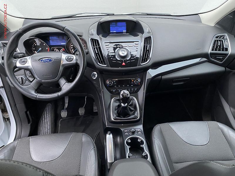 Ford Kuga (2015) 2.0 TDCi 4X4, Individual - fotka 8 z 17